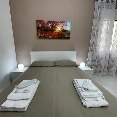 B&B Holden House Bari Bagian luar foto