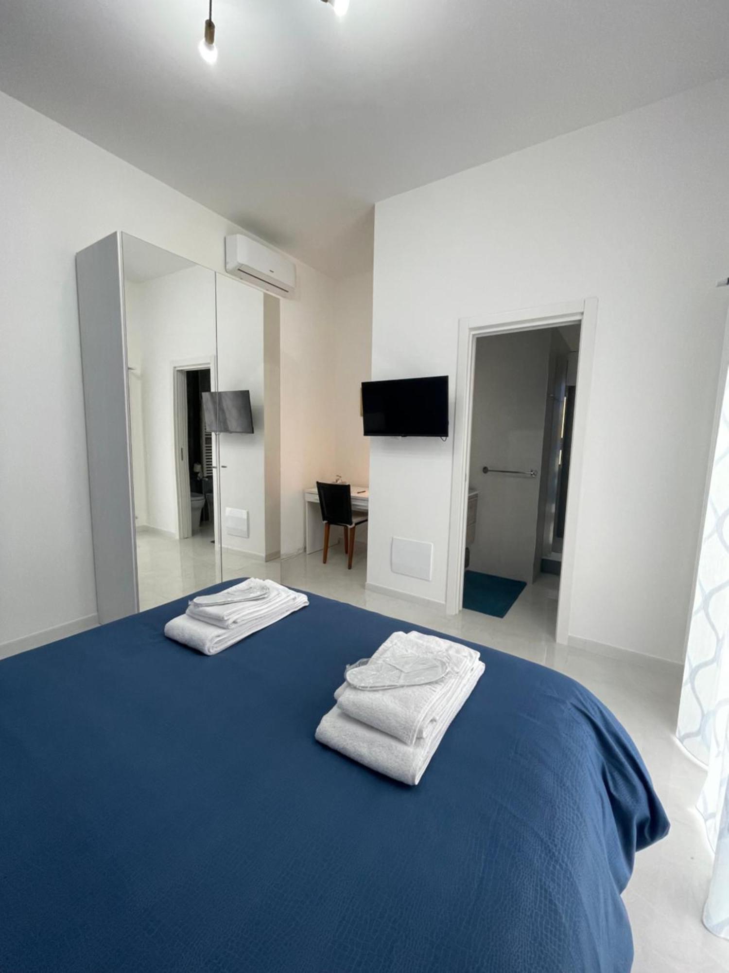 B&B Holden House Bari Bagian luar foto
