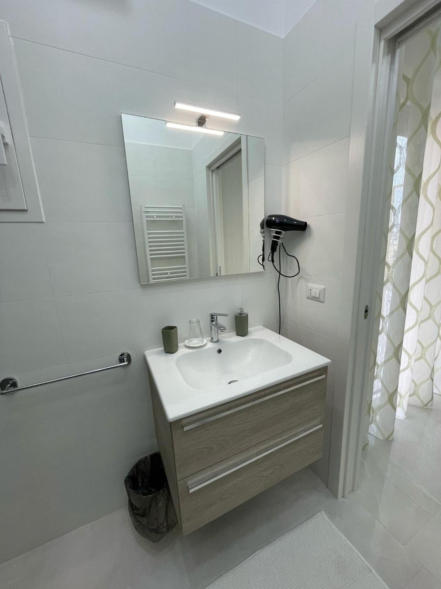 B&B Holden House Bari Bagian luar foto