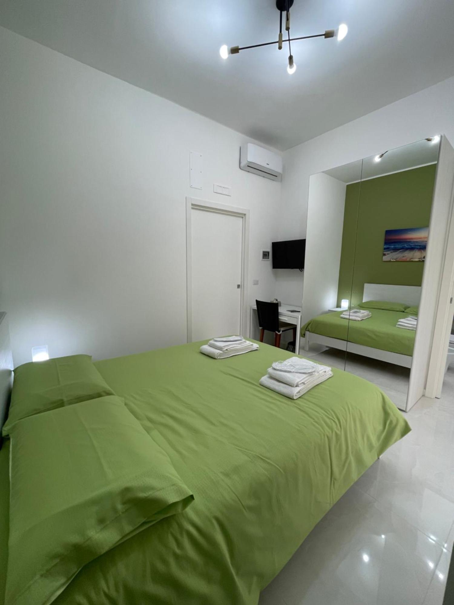 B&B Holden House Bari Bagian luar foto