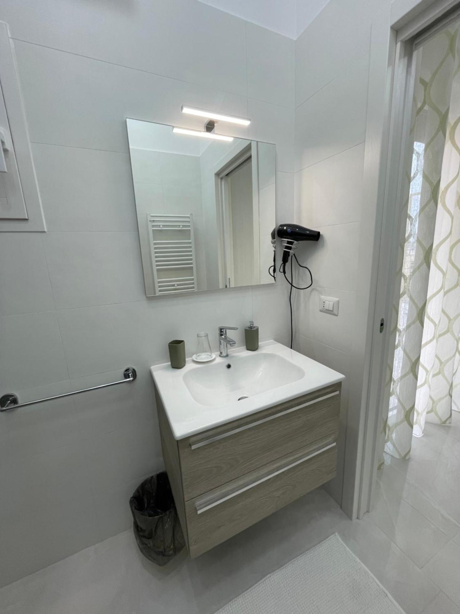B&B Holden House Bari Bagian luar foto