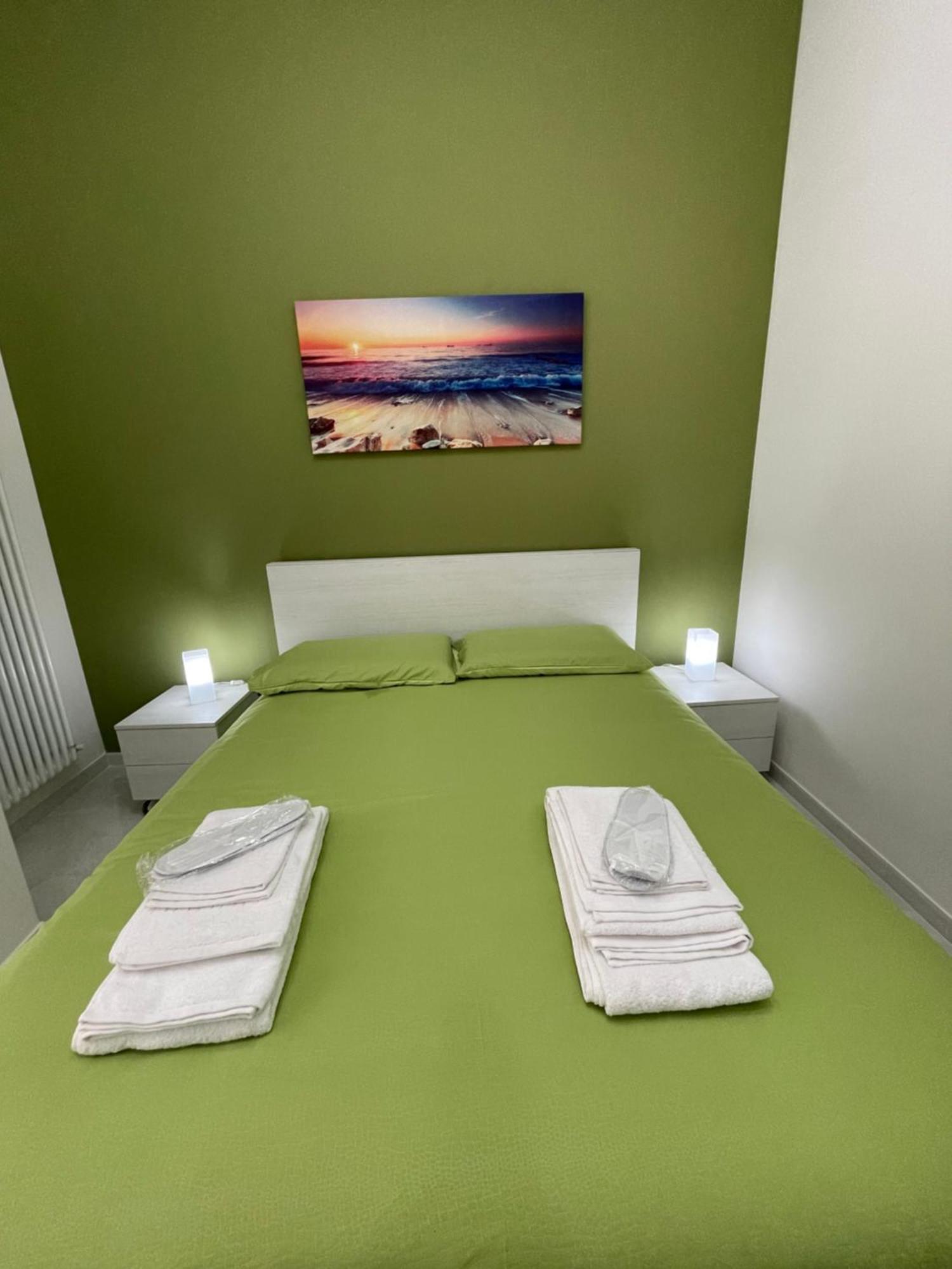 B&B Holden House Bari Bagian luar foto