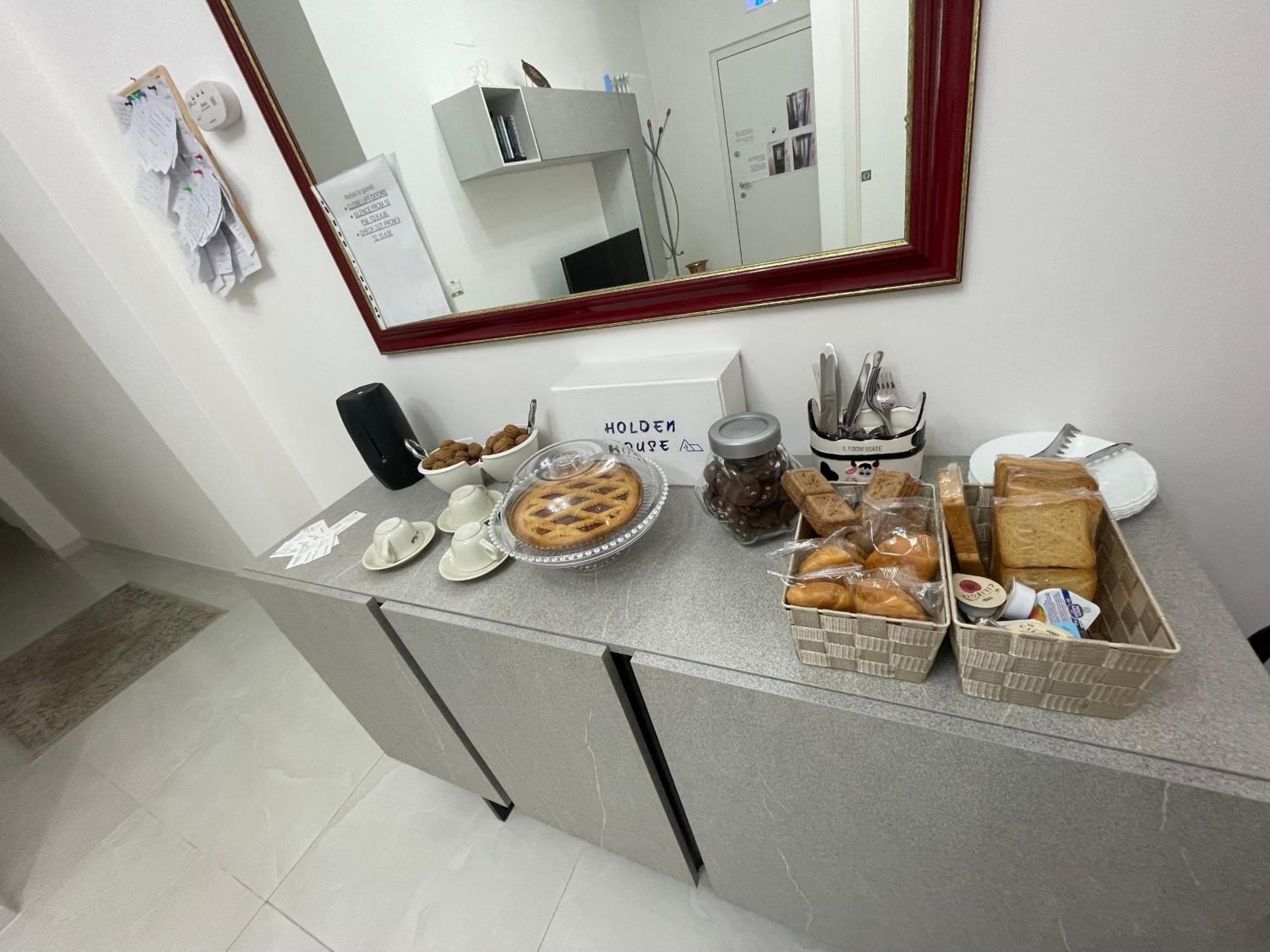 B&B Holden House Bari Bagian luar foto