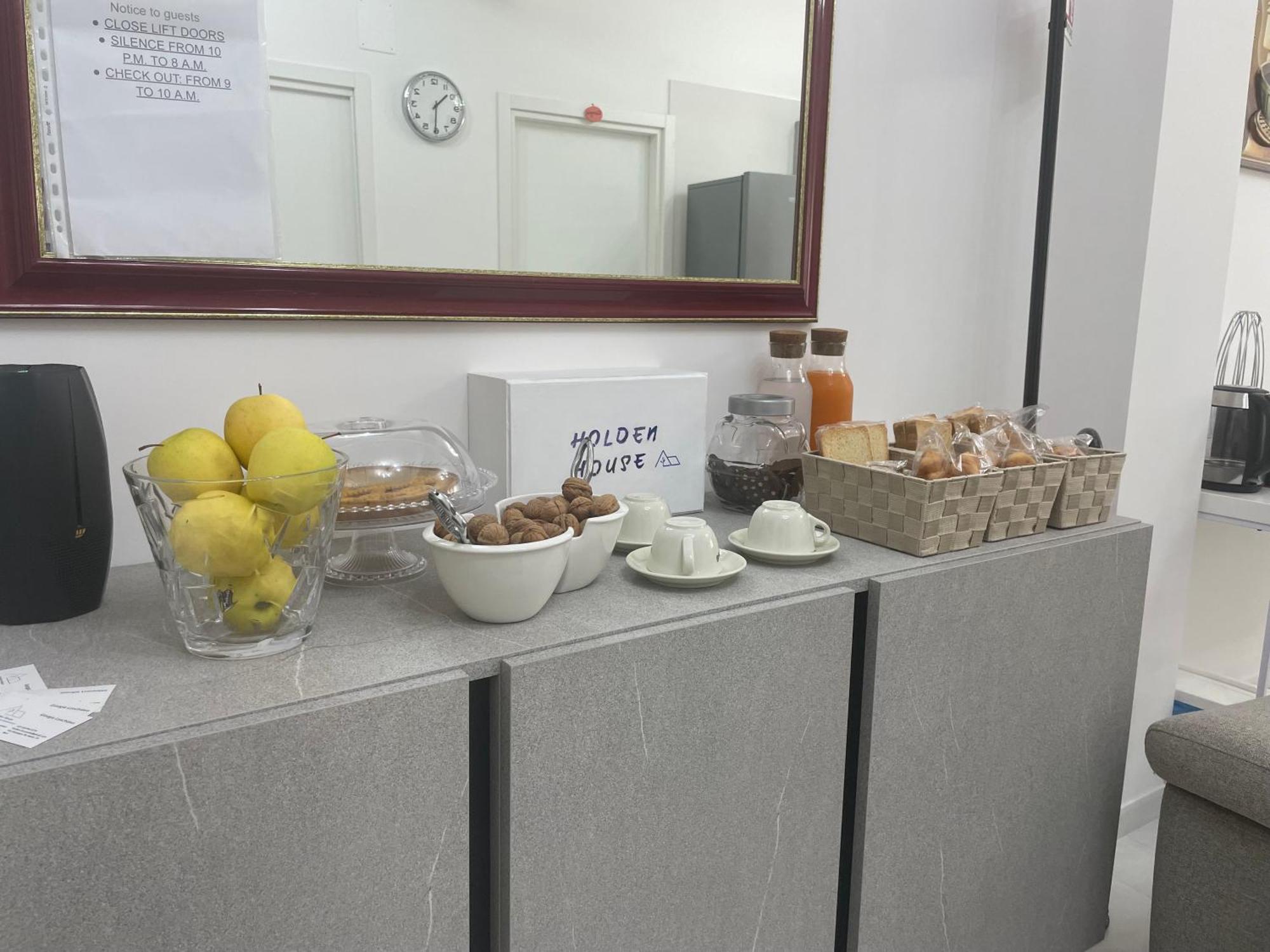 B&B Holden House Bari Bagian luar foto